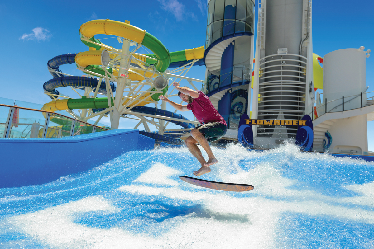 MyCruise Royal-Caribbean-Cruise-Line Independence-of-the-Seas Offentlige-arealer Pool-spa1